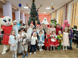 Детский праздник "Чудесный праздник - новогодний"